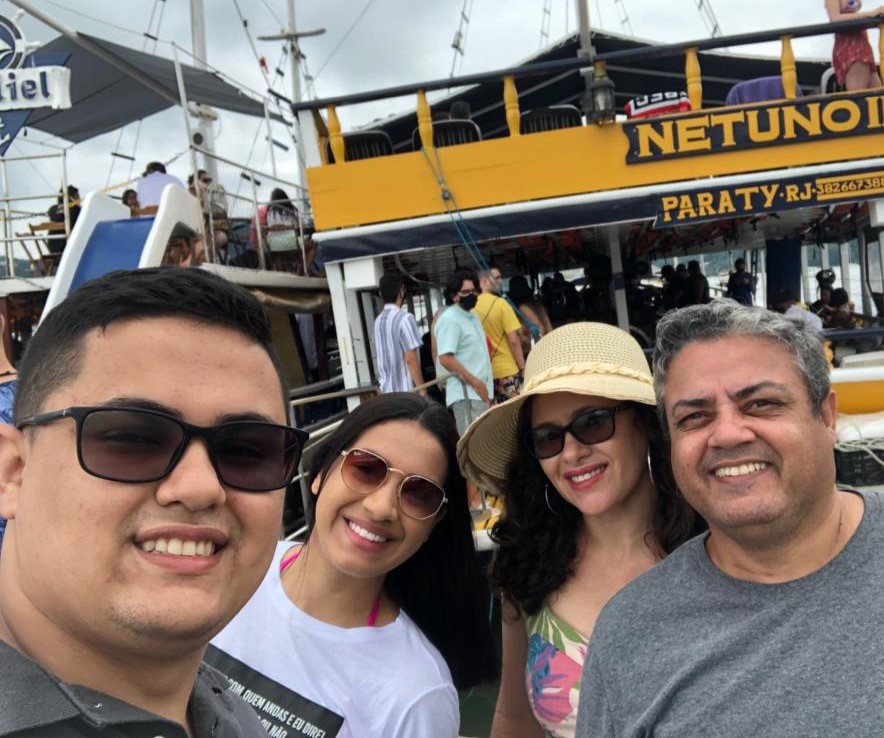 Vinicius, Victória e família